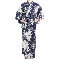 Japanischer traditioneller blauer Baumwoll-Yukata-Kimono in der Iris und im Fluss für Frauen