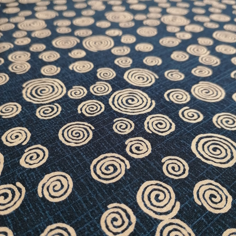 Tissu bleu japonais en coton motif tourbillon, UZUMAKI, fabriqué au Japon largeur 112 cm x 1m