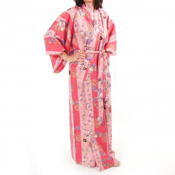 japanische Yukata Kimono rosa Baumwolle, GEISHA, Schönheits-Geisha auf gestreiftem Hintergrund