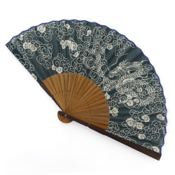 Éventail japonais bleu en coton et bambou motif nuages et dragon, KUMO RYU, 22cm