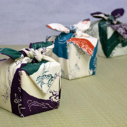 Japanese reversible furoshiki in purple and green cotton with monkey and rabbit pattern, CHOJU JINBUTSU GIGA, 48 x 48 cm