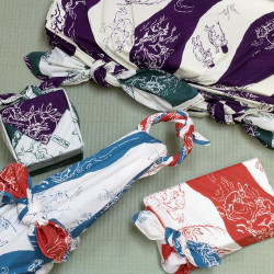 Japanese reversible furoshiki in purple and green cotton with monkey and rabbit pattern, CHOJU JINBUTSU GIGA, 48 x 48 cm