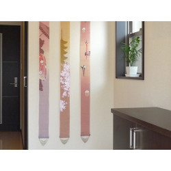 Fine tapisserie japonaise en chanvre rose peinte à la main motif geisha et ombrelle, DARARI, 10x170cm