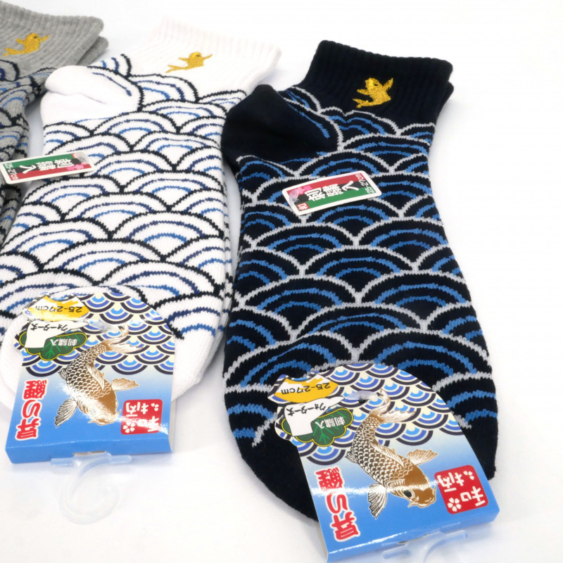 Japanese cotton socks with wave pattern with golden carp embroidery, BAKUZEN GORUDENKAPU, color of your choice, 25-27 cm