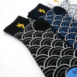 Japanese cotton socks with wave pattern with golden carp embroidery, BAKUZEN GORUDENKAPU, color of your choice, 25-27 cm