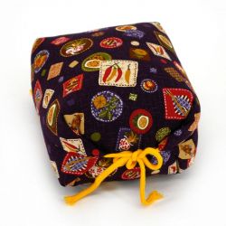Piccolo cuscino viola in makura giapponese con motivo peperoni e rape - CHIRIPEPPA KABU - 20cm