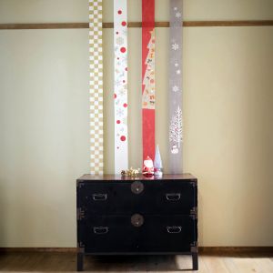 Fine tapisserie japonaise en chanvre blanche et rouge peinte à la main motif de noël, KURISUMASU, 10x170cm