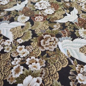 Tissu noir japonais en coton, motif grue, TSURU HANA MATSU, fabriqué au Japon largeur 112 cm x 1m