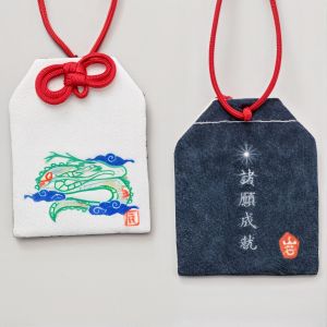 Japanisches Omamori-Amulett - Chinesisches Sternzeichen der Schlange