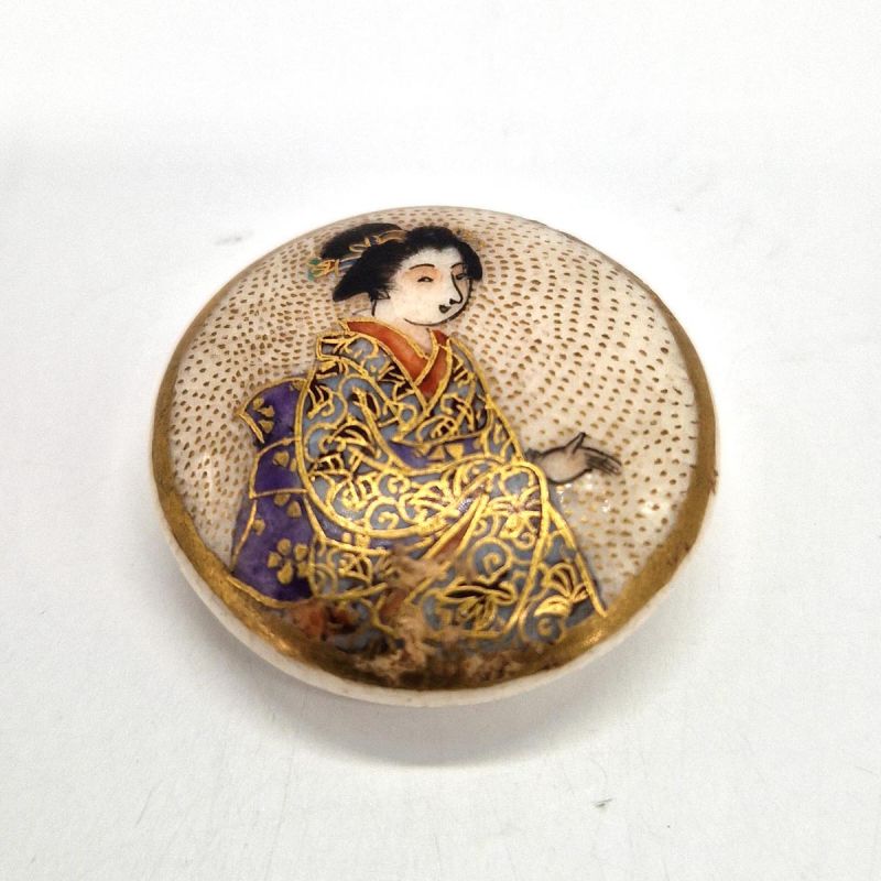 Vintage Satsuma button, late 19th century early 20th century - geisha