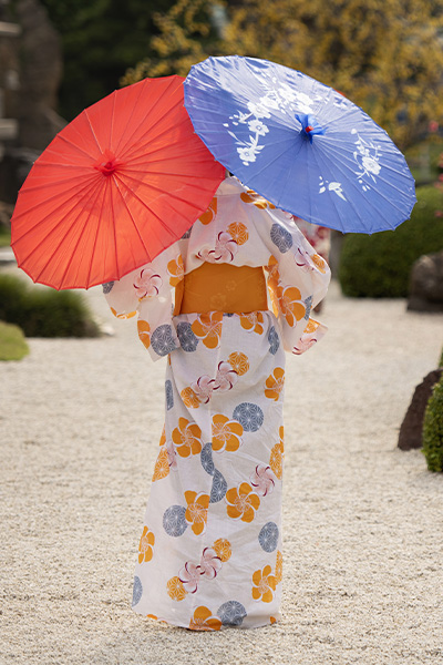 Une ombrelle japonaise multicolore
